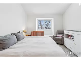 Photo #5: 1026322 Listing