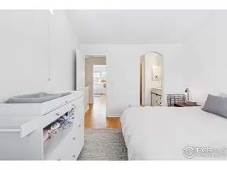 Photo #6: 1026322 Listing