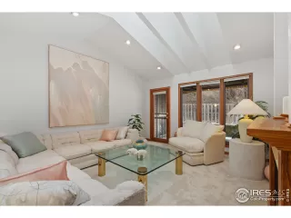 Photo #2: 1026338 Listing