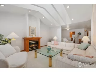 Photo #4: 1026338 Listing