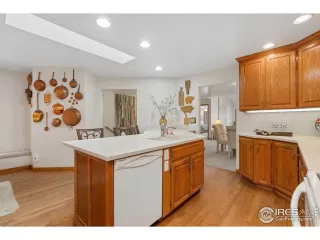 Photo #6: 1026338 Listing