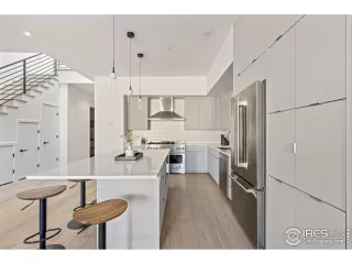 Photo #2: 1026387 Listing