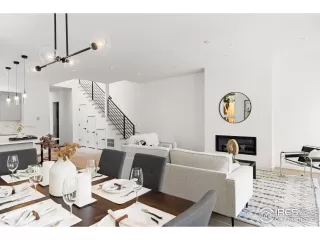 Photo #5: 1026387 Listing