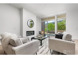 Photo #6: 1026387 Listing