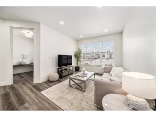 Photo #3: 1026405 Listing