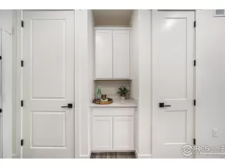 Photo #6: 1026405 Listing