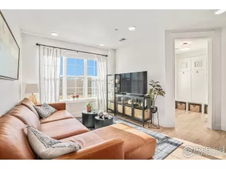 Photo #2: 1026503 Listing