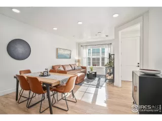 Photo #3: 1026503 Listing