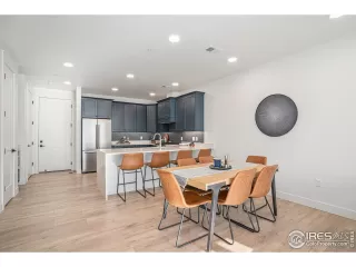 Photo #4: 1026503 Listing