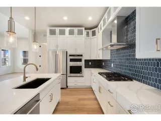 Photo #5: 1026546 Listing