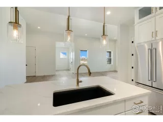 Photo #6: 1026546 Listing