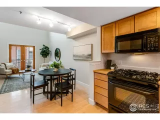 Photo #6: 1026715 Listing