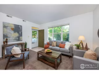 Photo #6: 1026734 Listing