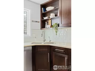 Photo #3: 1026740 Listing