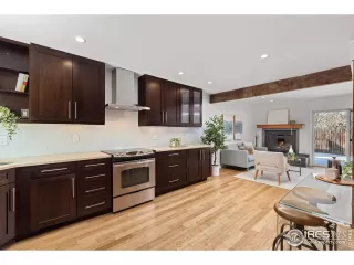 Photo #4: 1026740 Listing