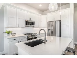 Photo #5: 1026781 Listing