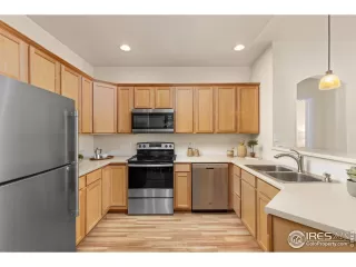 Photo #5: 1026819 Listing