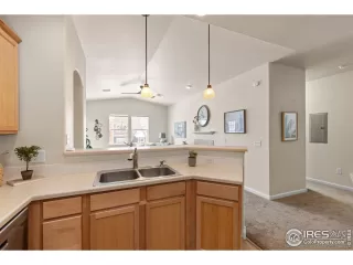 Photo #6: 1026819 Listing