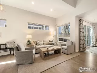 Photo #5: 1026854 Listing