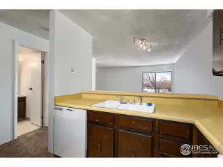 Photo #6: 1026932 Listing