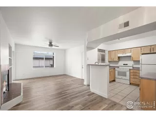 Photo #5: 1027138 Listing