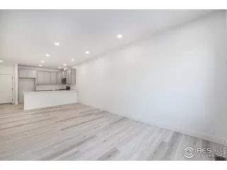 Photo #4: 1027177 Listing