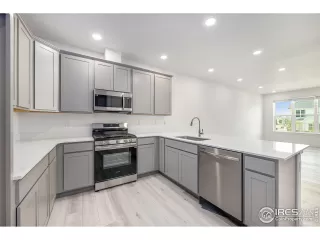 Photo #5: 1027177 Listing