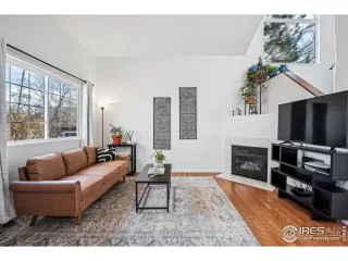 Photo #2: 1027198 Listing