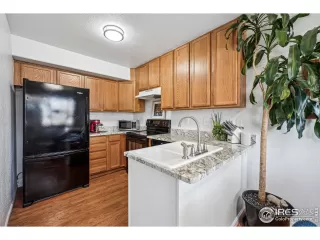 Photo #5: 1027198 Listing