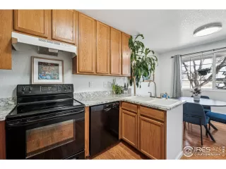 Photo #6: 1027198 Listing