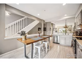 Photo #3: 1027243 Listing