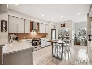 Photo #4: 1027243 Listing