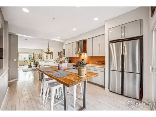 Photo #5: 1027243 Listing