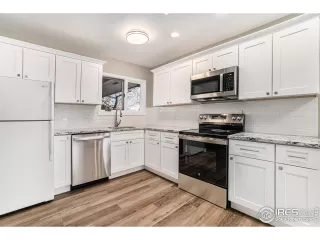 Photo #3: 1027318 Listing