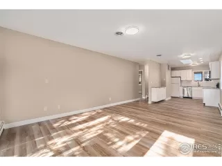 Photo #4: 1027318 Listing