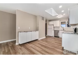 Photo #6: 1027318 Listing