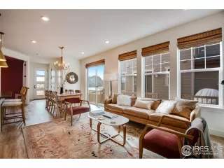 Photo #5: 1027327 Listing