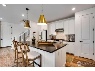 Photo #6: 1027327 Listing