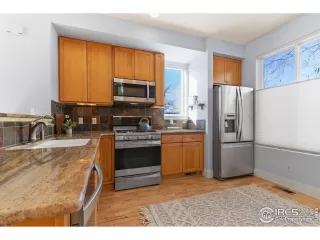 Photo #5: 1027345 Listing