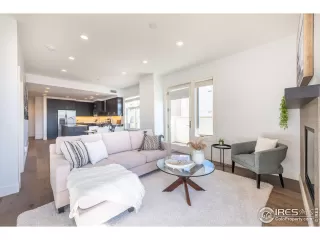 Photo #1: 1027367 Listing