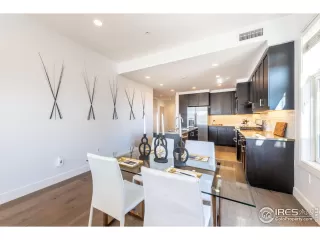 Photo #4: 1027367 Listing