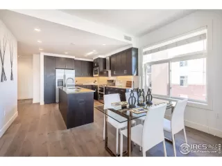 Photo #5: 1027367 Listing