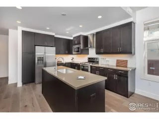 Photo #6: 1027367 Listing