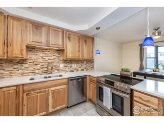 Photo #3: 1027373 Listing