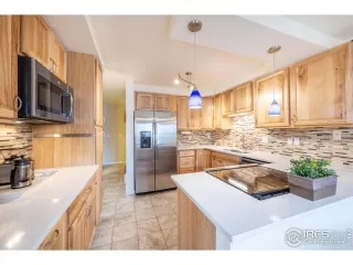 Photo #5: 1027373 Listing