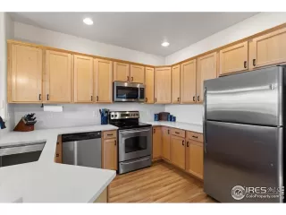 Photo #6: 1027386 Listing