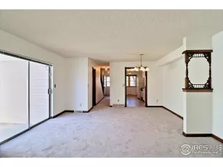 Photo #6: 1027397 Listing