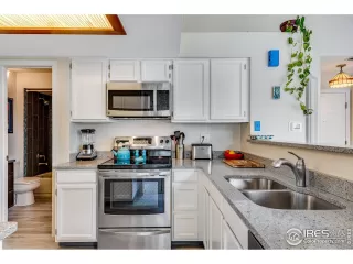 Photo #6: 1027403 Listing