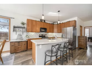 Photo #6: 1027488 Listing