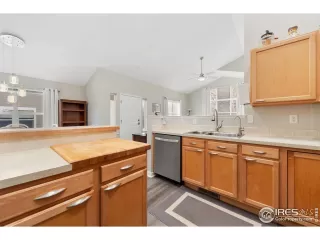 Photo #4: 1027559 Listing